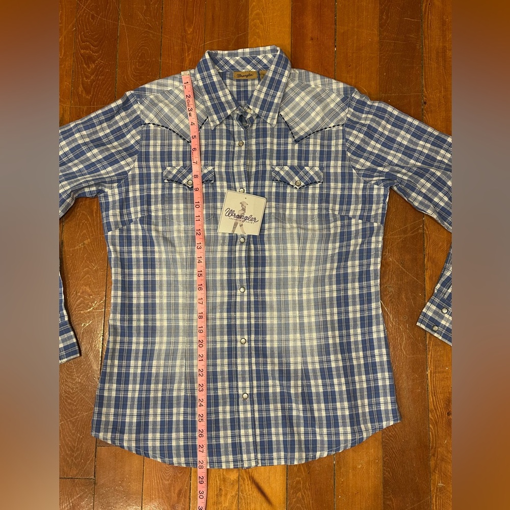 Wrangler blue & white w/ silver sparkle plaid long sleeve snap up shirt. NWT - Picture 6 of 7